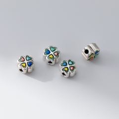 Charm bạc cỏ bốn lá xỏ ngang