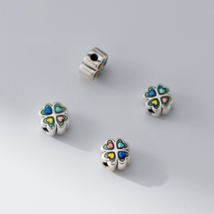 Charm bạc cỏ bốn lá xỏ ngang