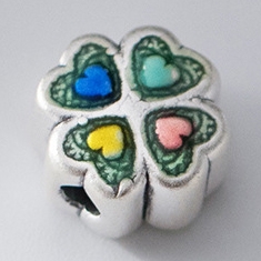 Charm bạc cỏ bốn lá xỏ ngang