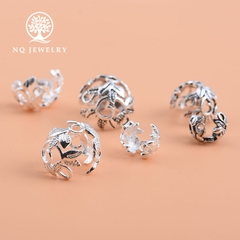 Charm bạc hoa ôm hạt xỏ ngang
