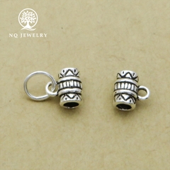 Charm bạc gắn charm treo họa tiết hoa văn