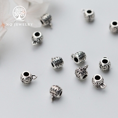 Charm bạc hình trụ xỏ ngang để gắn charm treo