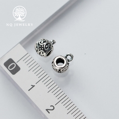 Charm bạc hình trụ xỏ ngang để gắn charm treo