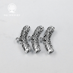 Charm bạc hình trụ xỏ ngang để gắn charm treo