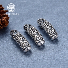 Charm bạc hình trụ xỏ ngang để gắn charm treo