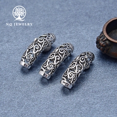 Charm bạc hình trụ xỏ ngang để gắn charm treo