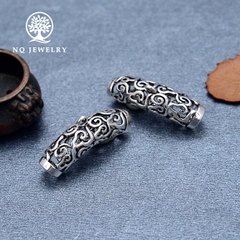 Charm bạc hình trụ xỏ ngang để gắn charm treo