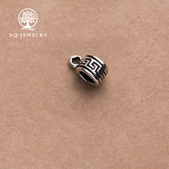 Charm bạc hình trụ xỏ ngang để gắn charm treo