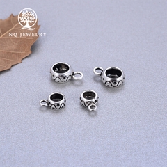 Charm bạc hình trụ xỏ ngang để gắn charm treo