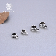Charm bạc hình trụ xỏ ngang để gắn charm treo
