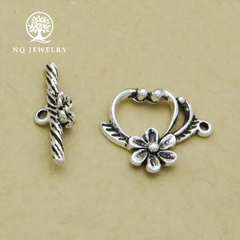 Charm bạc hình khóa
