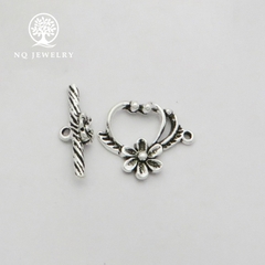 Charm bạc hình khóa