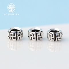 Charm chặn hạt họa tiết chữ Vạn