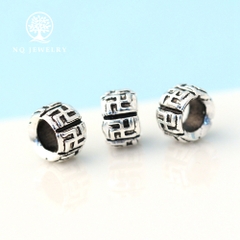 Charm chặn hạt họa tiết chữ Vạn