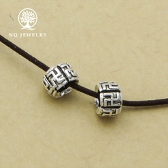 Charm chặn hạt họa tiết chữ Vạn
