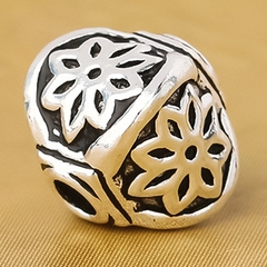 Charm chặn hạt hình họa tiết hoa 8 cánh