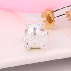 Charm bạc mèo may mắn xỏ ngang