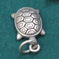 Charm bạc treo hình con rùa (Bạc thái)