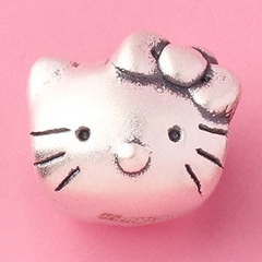 Charm bạc xỏ ngang hình mèo hello kitty