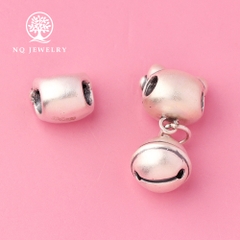 Charm bạc xỏ ngang hình mèo hello kitty