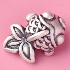 Charm bạc cá koi xỏ ngang