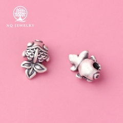 Charm bạc cá koi xỏ ngang