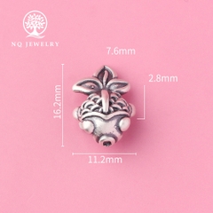 Charm bạc cá koi xỏ ngang