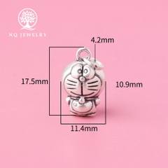 Charm bạc hình doraemon xỏ ngang
