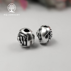 Charm bạc xỏ ngang hình hoa hồng