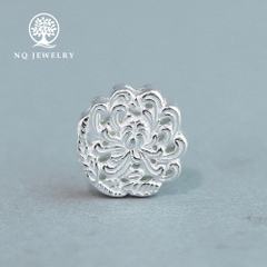 Charm bạc hoa cúc xỏ ngang