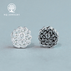 Charm bạc hoa cúc xỏ ngang