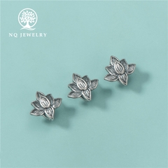 Charm bạc hình hoa sen