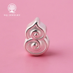 Charm bạc xỏ ngang hình trái bầu
