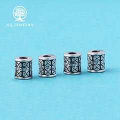 Charm bạc xỏ ngang họa tiết