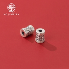 Charm bạc xỏ ngang họa tiết