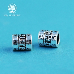 Charm bạc hình trụ họa tiết lục tự và chữ vạn