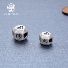 Charm bạc đa giác xỏ ngang lục tự minh chú