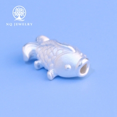 Charm bạc cá chép xỏ ngang