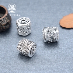 Charm chặn hạt đa giác hoa văn