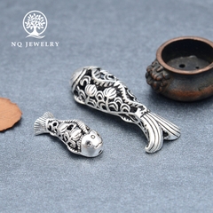 Charm bạc cá xinh xắn xỏ ngang