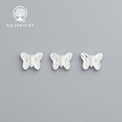 Charm bạc bươm bướm trắng xỏ ngang