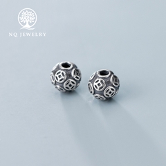 Charm bạc hình tròn họa tiết đồng tiền xỏ ngang