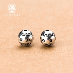 Charm bạc tròn khắc chữ xỏ ngang