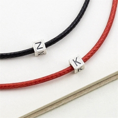 Charm bạc ô vuông khắc chữ cái xỏ ngang