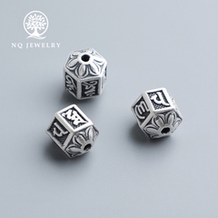 Charm bạc xỏ ngang