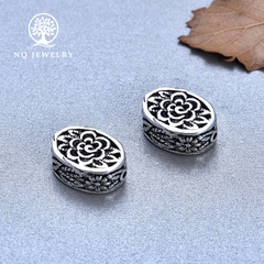 Charm bạc hình trái soan xỏ ngang