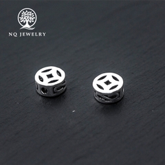 Charm bạc hình đồng tiền xỏ ngang