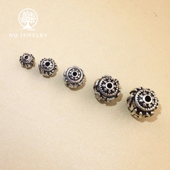 Charm bạc hình cầu họa tiết lục tự minh chú xỏ ngang