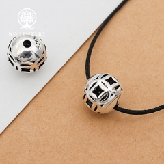 Charm bạc hình cầu họa tiết hoa văn xỏ ngang 8mm