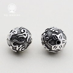 Charm bạc hình cầu họa tiết lục tự minh chú xỏ ngang
